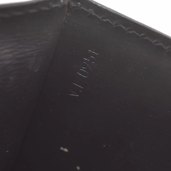 Louis Vuitton LV Black Épi Hublot Clutch Bag with COA  EUC - Picture 17 of 17